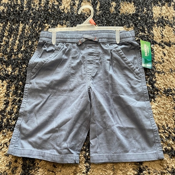 Boys shorts size 8 - Picture 1 of 1